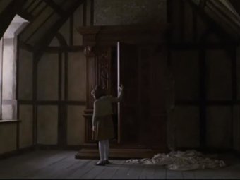 Стоп кадр из к/ф «Хроники Нарнии: Лев, колдунья и волшебный шкаф»